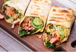 Burritos z łososiem i warzywami