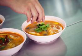 Tom Yum Kung z łososiem